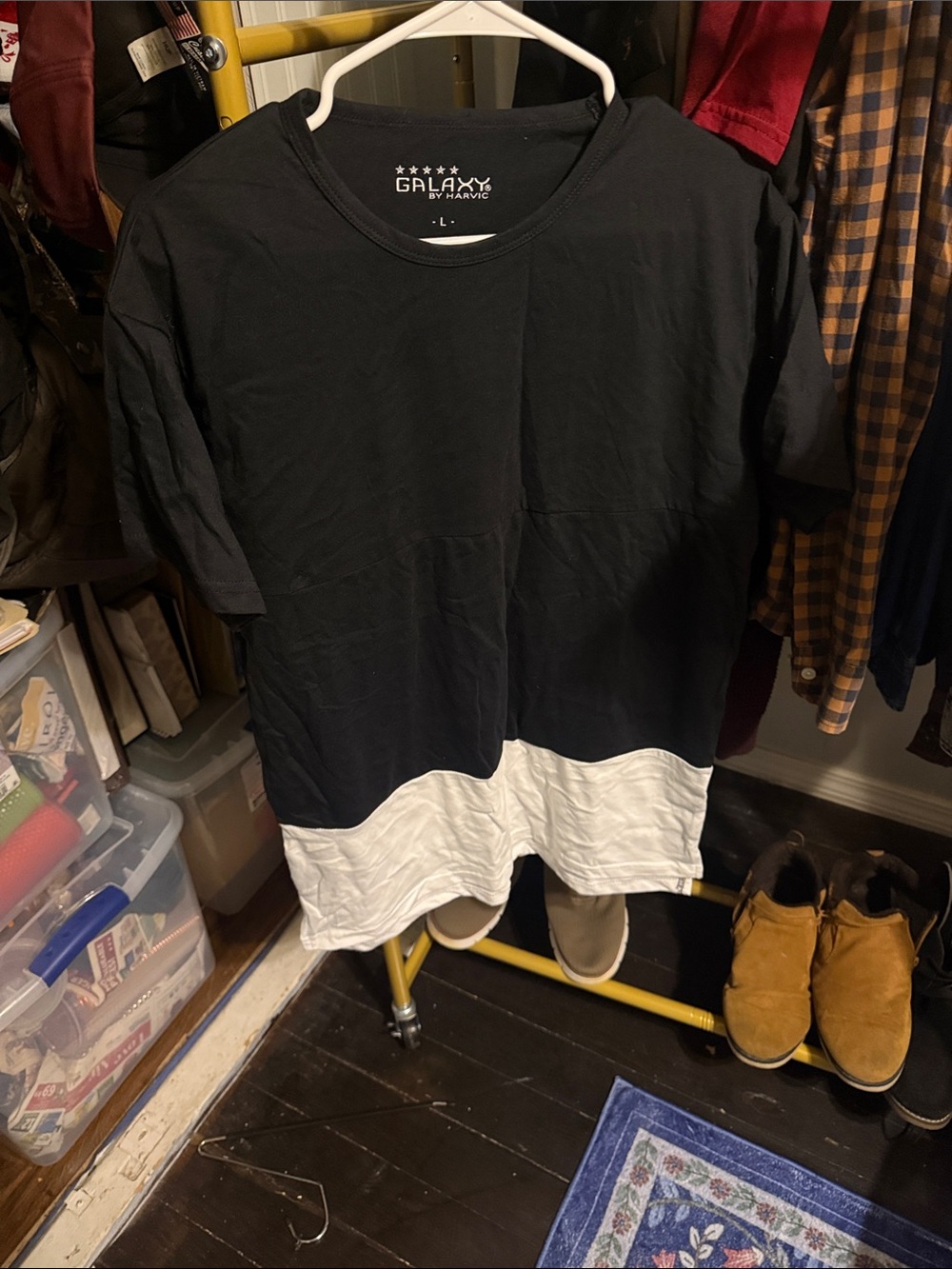 Galaxy By Harvic Black and White Colorblock Short Sleeve Crew Tee